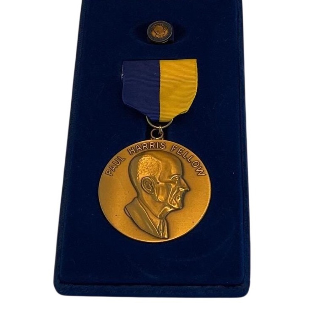 Rotary International Paul Harris Fellow‎ Medallion Lapel Pin Set with Case Blue